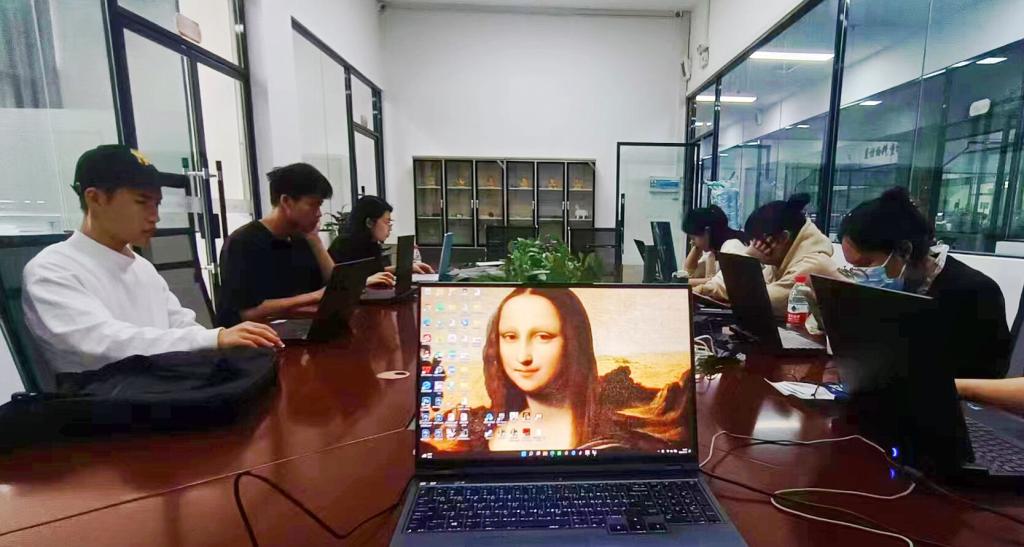 实习生工作场景
